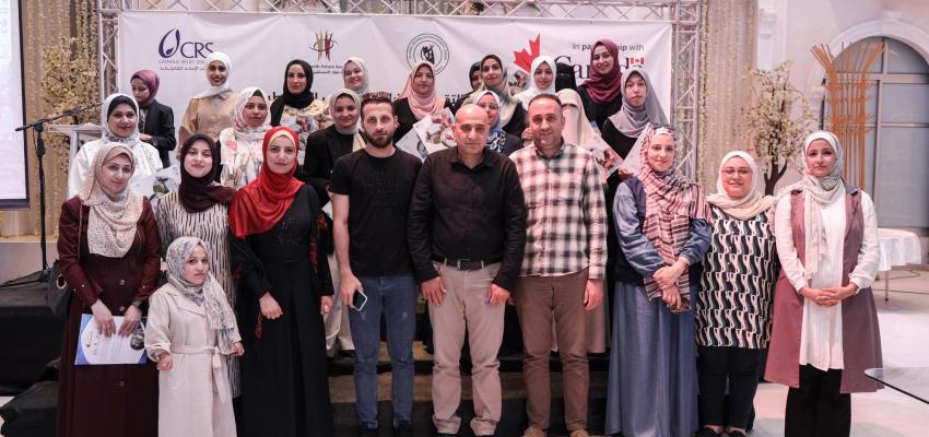 تخريج اكثر من 160 خريجة من خريجات الفوج التاسع في اكاديمية القيادة سلالم في محافظتي غزة والشمال.